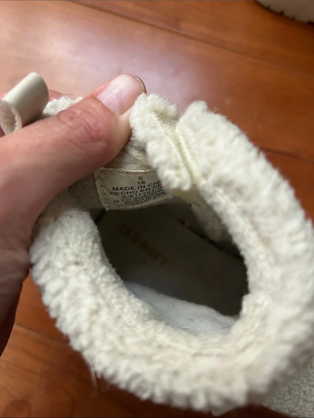 Old Navy Cream Sherpa Bootie Slippers with Bow Accent